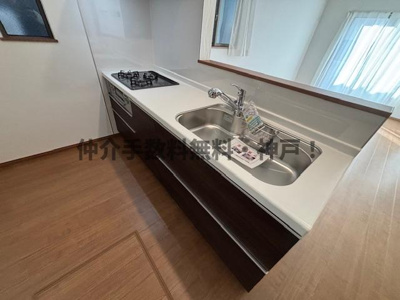 【キッチン】 | 神戸市垂水区霞ケ丘６丁目　新築戸建１号棟　仲介手数料無料！ | お料理しやすいキッチンです