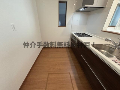 【キッチン】 | 神戸市垂水区霞ケ丘６丁目　新築戸建１号棟　仲介手数料無料！ | お料理しやすいキッチンです
