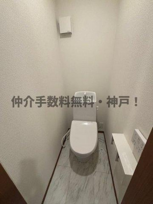 【トイレ】 | 神戸市垂水区霞ケ丘６丁目　新築戸建１号棟　仲介手数料無料！ | 清潔感のあるトイレです