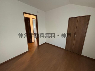 【洋室】 | 神戸市垂水区霞ケ丘６丁目　新築戸建１号棟　仲介手数料無料！ | 明るい洋室です