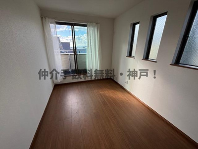 【洋室】 | 神戸市垂水区霞ケ丘６丁目　新築戸建１号棟　仲介手数料無料！ | 使い勝手のいい洋室です