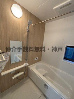 【浴室】 | 神戸市垂水区霞ケ丘６丁目　新築戸建１号棟　仲介手数料無料！ | きれいなお風呂です
