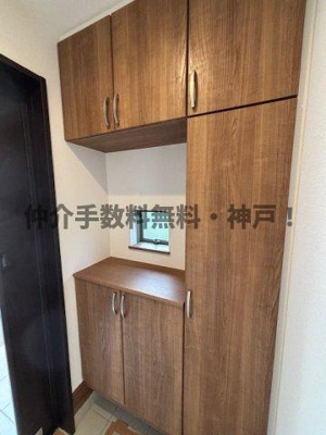 【玄関】 | 神戸市垂水区霞ケ丘６丁目　新築戸建１号棟　仲介手数料無料！ | ゆったりとした玄関です