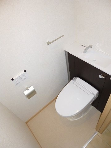 カーサ・ブルーのトイレ|落ち着いた色調のトイレです