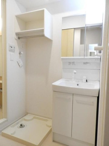 コモド・カサ・ミラの洗面所|明るい洗面所です