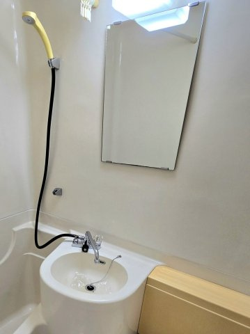 【洗面所】 | センチュリーせいき | シャワーヘッドと水栓はこのあと混合水栓に新品交換