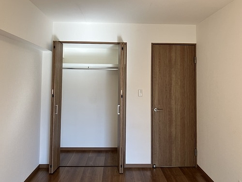 自由が丘パインクレストの収納|洋室６．５帖（西側）・クロゼット