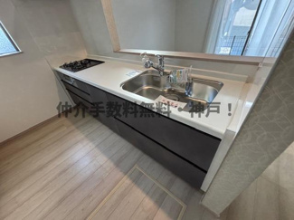 【キッチン】 | 神戸市垂水区霞ケ丘６丁目　新築戸建2号棟　仲介手数料無料！ | 使いやすいキッチンです