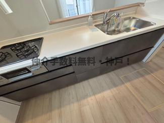 【キッチン】 | 神戸市垂水区霞ケ丘６丁目　新築戸建2号棟　仲介手数料無料！ | キッチンです