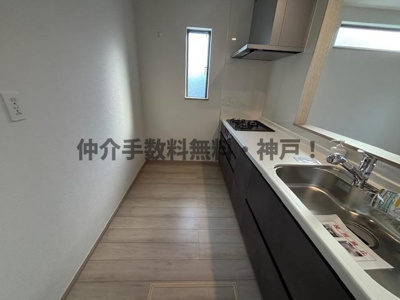 【キッチン】 | 神戸市垂水区霞ケ丘６丁目　新築戸建2号棟　仲介手数料無料！ | 使いやすいキッチンです