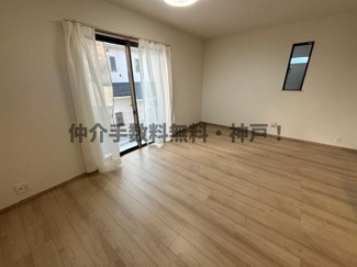 【居間・リビング】 | 神戸市垂水区霞ケ丘６丁目　新築戸建2号棟　仲介手数料無料！ | 居間です