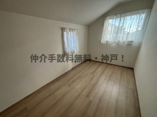 【洋室】 | 神戸市垂水区霞ケ丘６丁目　新築戸建2号棟　仲介手数料無料！ | 使い勝手のいい洋室です