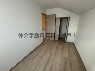 【洋室】 | 神戸市垂水区霞ケ丘６丁目　新築戸建2号棟　仲介手数料無料！ | ゆったりした洋室です