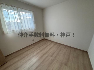 【洋室】 | 神戸市垂水区霞ケ丘６丁目　新築戸建2号棟　仲介手数料無料！ | 明るい洋室です