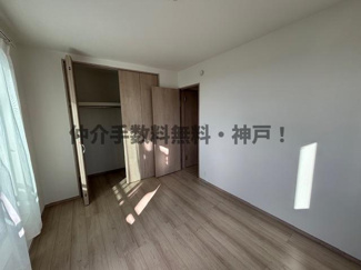 【洋室】 | 神戸市垂水区霞ケ丘６丁目　新築戸建2号棟　仲介手数料無料！ | ゆったりした洋室です