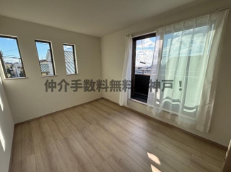 【洋室】 | 神戸市垂水区霞ケ丘６丁目　新築戸建2号棟　仲介手数料無料！ | 個人の部屋や寝室として使える洋室です