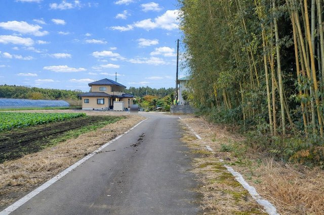 宇都宮市上籠谷町の前面道路含む現地写真
