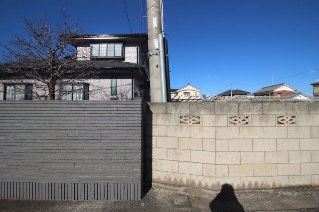 小山市間々田の外観|南西側との境界部分（2026年1月撮影）