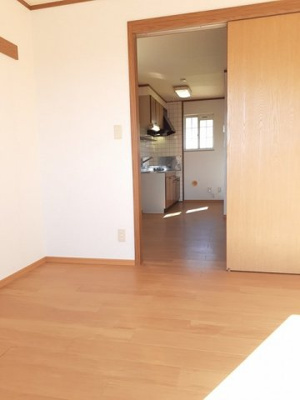 【居間・リビング】 | ヴィラシンシアＣ | おしゃれな居間です