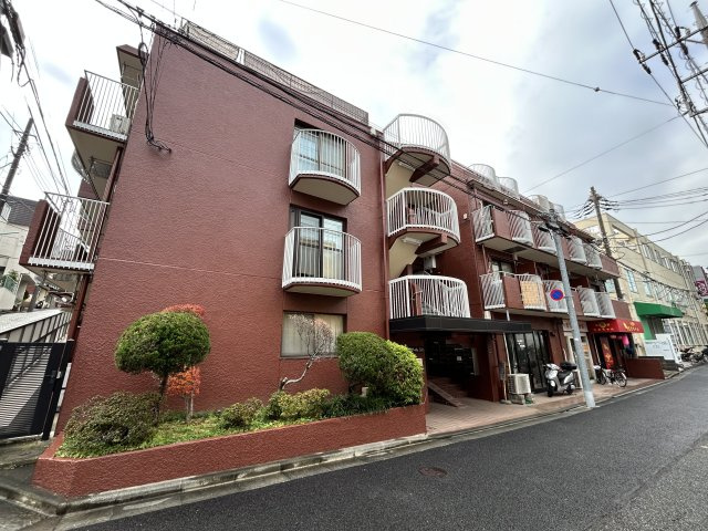 セザール馬込の外観|落ち着いたデザインの外観が印象的な建物。街並みに調和した佇まいで、長く愛着を持ってお住まいいただけます。