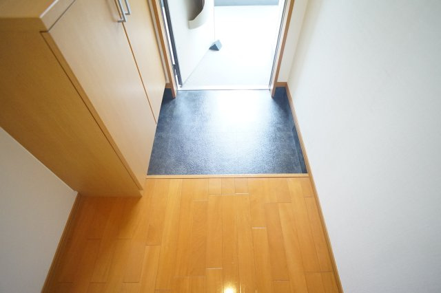 クレストパーク東生駒の玄関