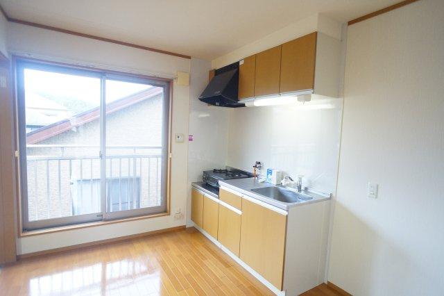 クレストパーク東生駒の居間・リビング