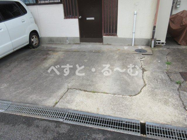 西舞子3丁目テラスハウス[駐車場付]の駐車場