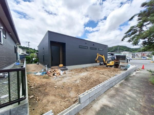 AG-HOUSE　梅が丘　A棟の前面道路含む現地写真|現地工事中写真（2026年7月撮影）