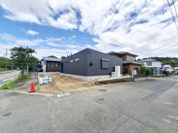 AG-HOUSE　梅が丘　A棟の前面道路含む現地写真|現地工事中写真(2026年7月撮影)