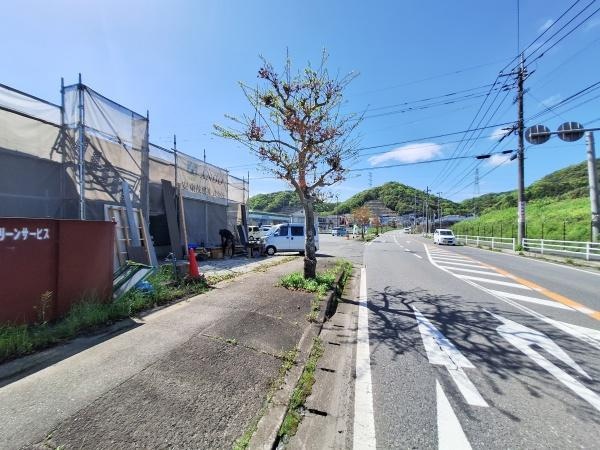 AG-HOUSE　梅が丘　A棟の前面道路含む現地写真|前面道路含む現地（2026年4月撮影）