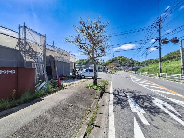 AG-HOUSE　梅が丘　A棟の前面道路含む現地写真|前面道路含む現地（2026年4月撮影）