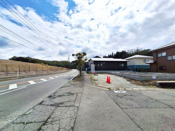 AG-HOUSE　梅が丘　A棟の前面道路含む現地写真|前面道路含む現地(2026年3月撮影)