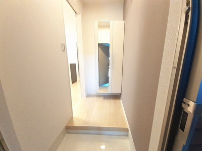 【玄関】 | カーサ・ヴェルデ　梶 | 収納もある玄関です