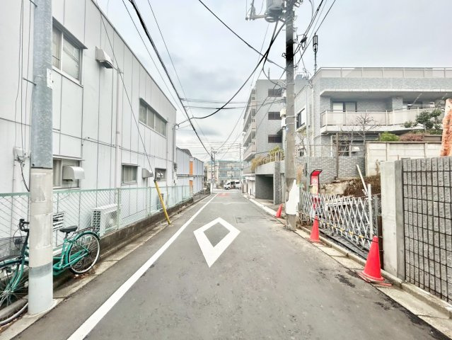 杉並区本天沼2丁目　新築戸建の外観|2025.12.25撮影

現地ご見学希望・資料請求などお気軽にお問い合わせ下さい！
03-5990-5201