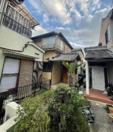 【外観】 | 川西市東畦野３丁目中古戸建 | 昭和５４年１０月建築！駐車スペース有り！（制限有）室内はたいへん綺麗に使用されておりました♪