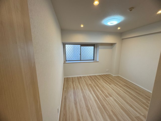 コアマンションネクステージ堀江町の洋室|明るい洋室です