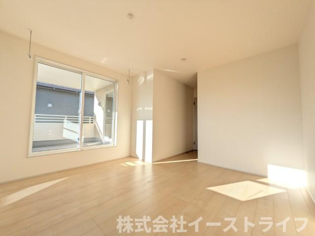 【新築戸建】　いわき市泉町5丁目第2　長期優良住宅の寝室|家具などのインテリアともマッチしておしゃれ感が出しやすく、身の回りの整理がしやすいのも魅力な洋室です。