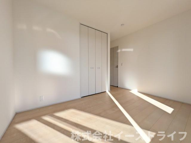 【新築戸建】　いわき市泉町5丁目第2　長期優良住宅の洋室|同社施工写真　洋室は和室と比べて家具を置いたり敷物を敷いたりと、カスタマイズ性が高いので、自分の好みの部屋にしやすいです。