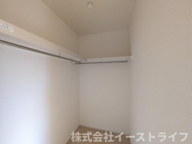 【新築戸建】　いわき市泉町5丁目第2　長期優良住宅の収納|ウォークインクローゼットは洋服だけではなく、スーツケースなどの大きな荷物も収納できるので大変便利です。