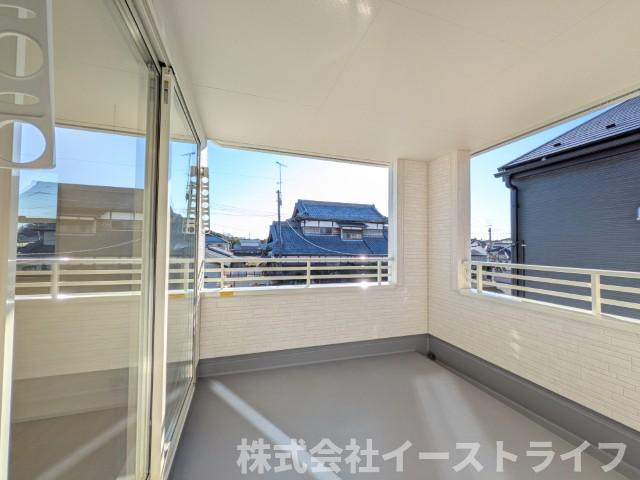 【新築戸建】　いわき市泉町5丁目第2　長期優良住宅のバルコニー|インナーバルコニーは広々としていてお洗濯が楽ちんです。また日当たりを好む植物を育てるにはぴったりの空間なので、ガーデニングの場としても楽しむことができます〇