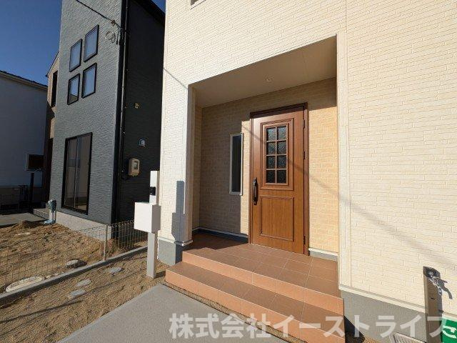 【新築戸建】　いわき市泉町5丁目第2　長期優良住宅の玄関|きれいで明るい玄関です。