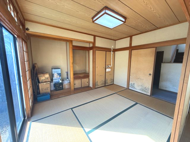 喜入中名町戸建の和室|リビング横には5帖の和室があります。