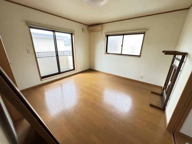 鹿児島市星ヶ峯　星ヶ峯6丁目中古戸建の洋室|明るい洋室です