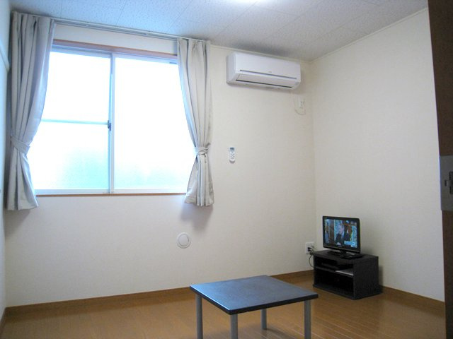 レオパレスルミエール馬場の居間・リビング