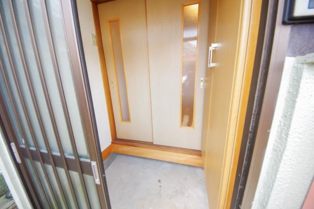 野田通1/2貸家の玄関