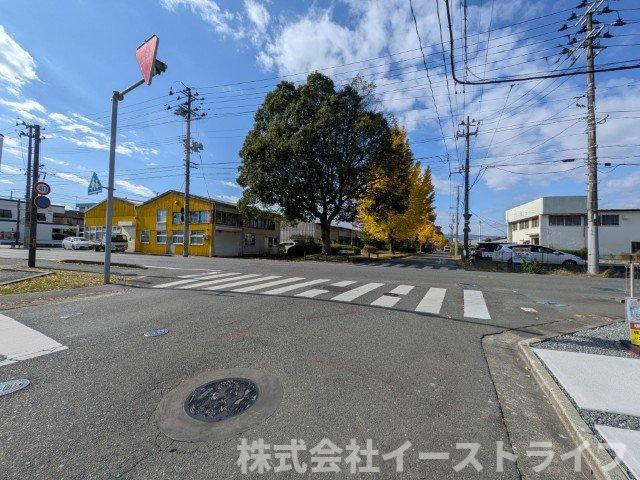 【新築戸建】　いわき市平下川原第1　【長期優良住宅】の前面道路含む現地写真|西側12ｍ公道と南側10ｍ公道の交差点