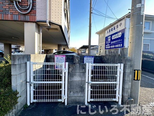 パレスノアの駐車場