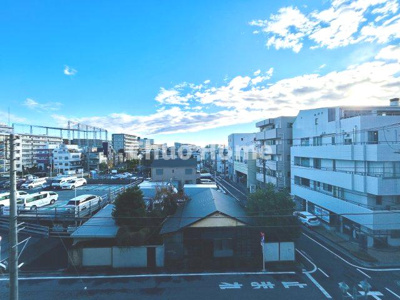 【展望】 | ダイアパレスアビエント亀戸 | 手を伸ばせば、ふれることが出来そうな環境が、そのままインテリアになったような印象です。その豊かな眺望にふさわしい空間には、通風・採光にも優れ、心地よい光と風があふれています