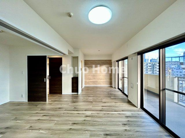 ダイアパレスアビエント亀戸の居間・リビング|【居間・リビング】「ＬＤＫは家族団らんをデザイン」広いＬＤＫでは家族が集まり一緒の時間を過ごせる工夫がされております。何気ない一日の当たり前のひとコマがいつか一生の宝物になります