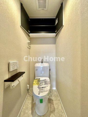 【トイレ】 | ダイアパレスアビエント亀戸 | 【トイレ】 収納スペースをしっかりと確保した温水洗浄便座機能付きトイレ。温水洗浄便座は清潔にお使いいただくための大切なアイテムです。